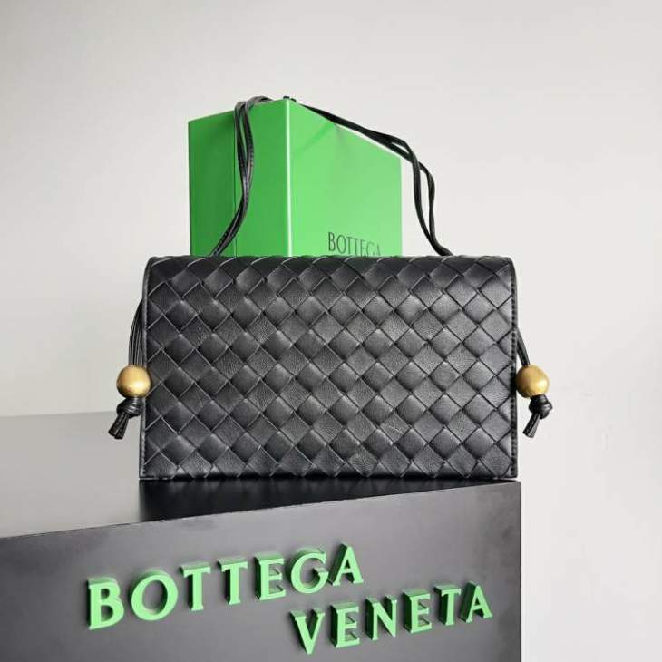 Picture of Bottega Veneta Handbags _SKUfw184061202fw